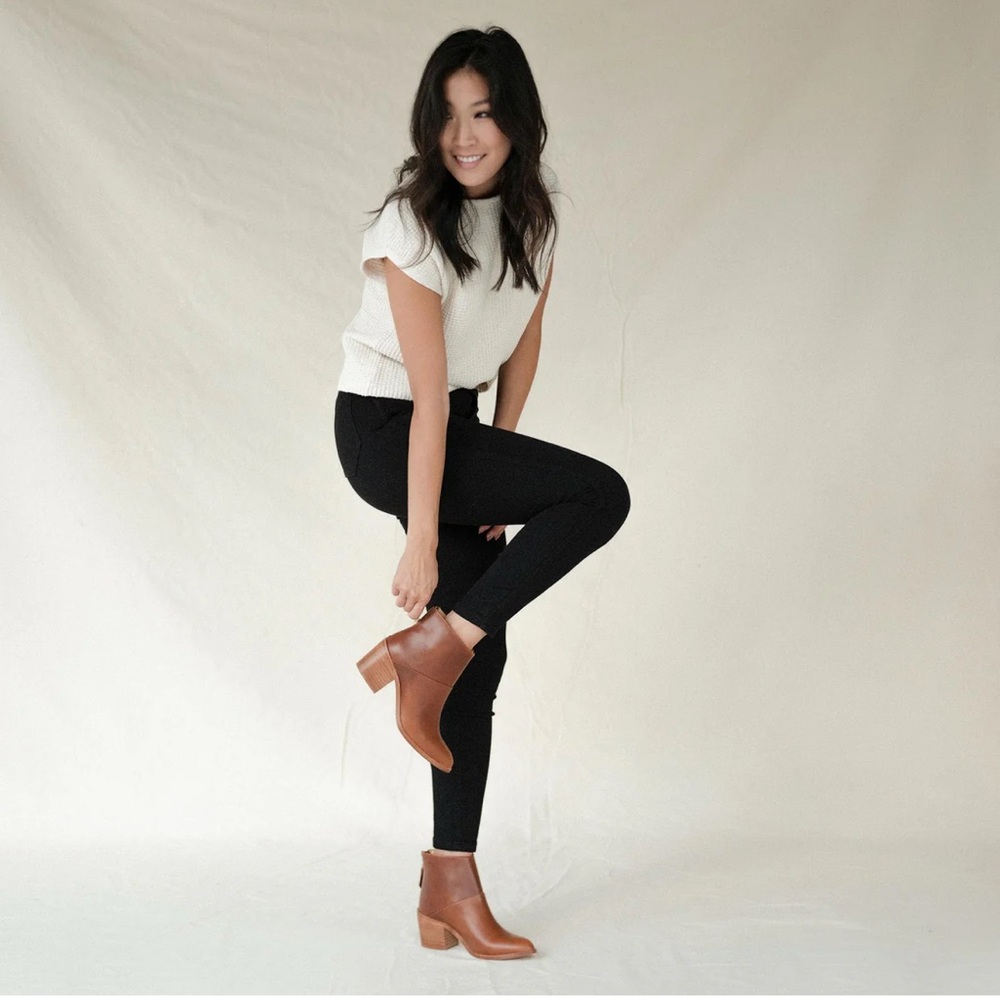 Nisolo Dari Elegant Brown Ankle Boots - Picture 4 of 12